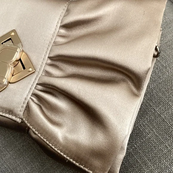 NWT BCBGMaxazria BCBG Satin Bow Clutch Purse Handbag Bag Gravel White Gold Y2K - Picture 9 of 9